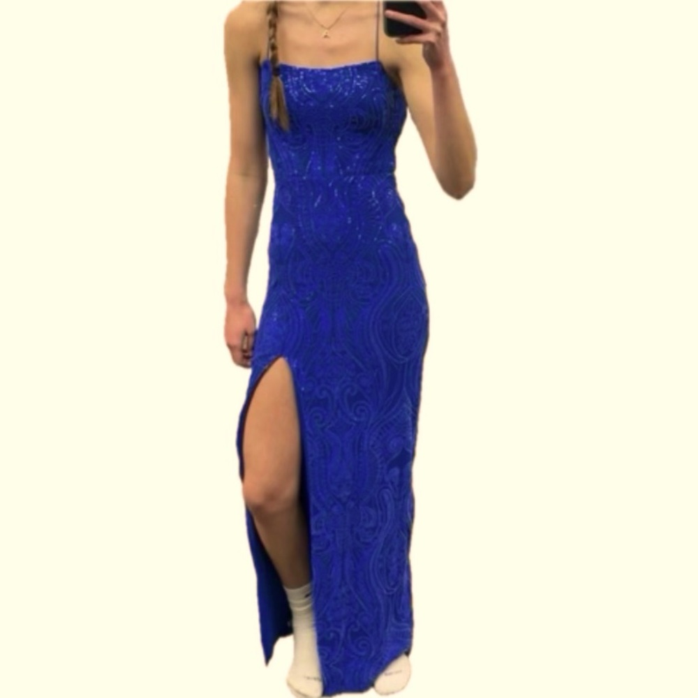 NEVER WORN BEAUTIFUL BLUE PROM DRESS
